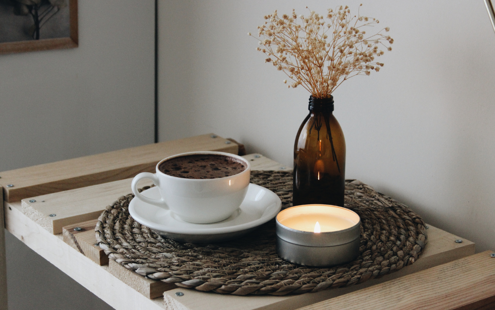 Ideen für die perfekte Couchtisch-Deko<span> – abgestimmt auf dein Sofa</span>