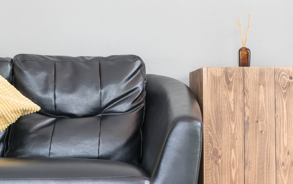 Wie du deine Ledercouch richtig pflegst und reinigst<span>: Tipps für langanhaltende Schönheit</span>