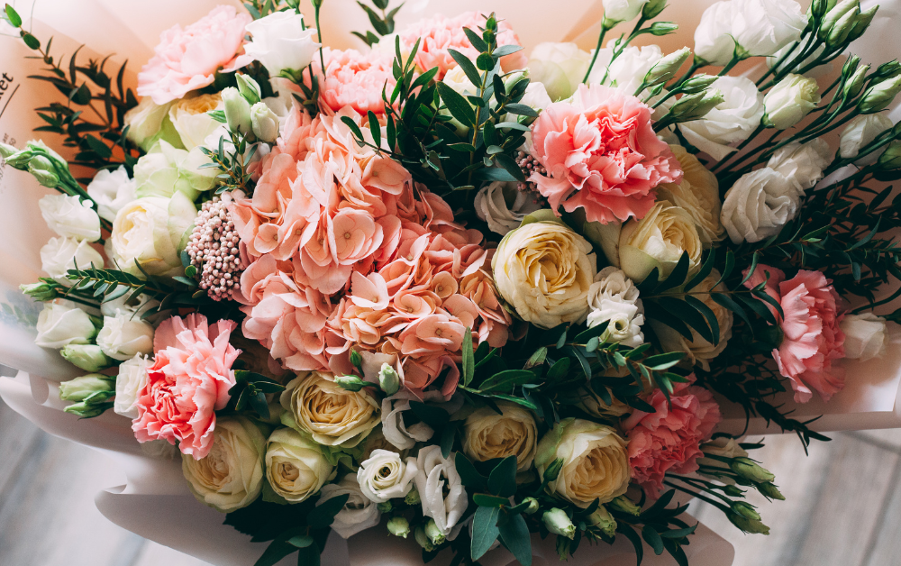 Wohnzimmer frühlingshaft & sommerlich dekorieren<span>: Ideen & Tipps</span>