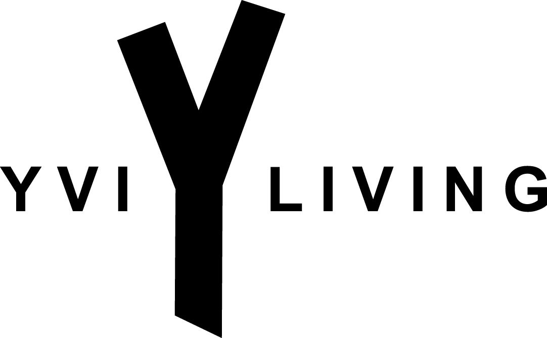 Yvi Living Logo mit schwarzer Schrift und transparentem Hintergrund.