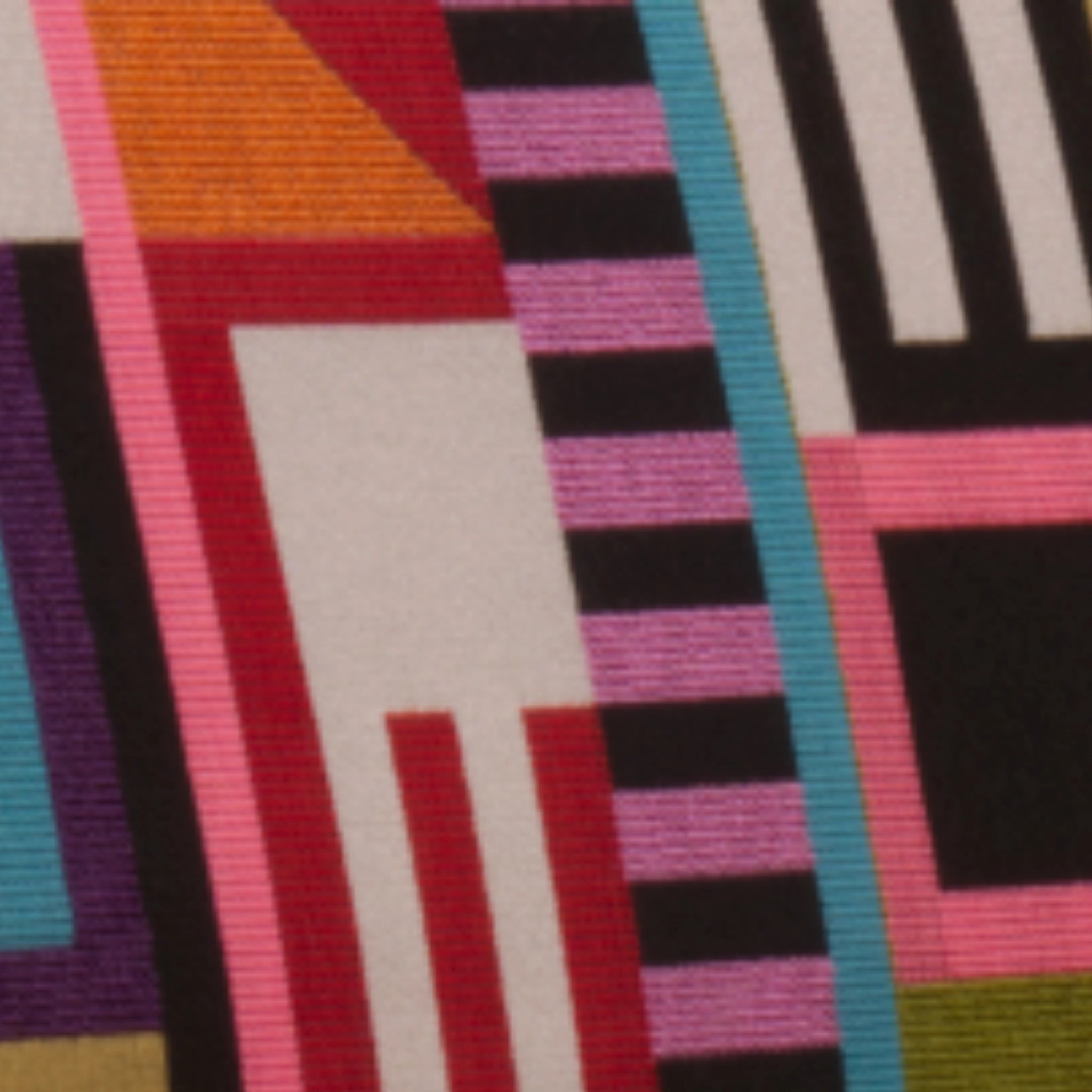 Detailansicht Stoff Paradiso mehrfarbig von Yvi Living – buntes, geometrisches Muster mit kräftigen Farben und klaren Linien für ausdrucksstarke Polstermöbel mit Designanspruch.