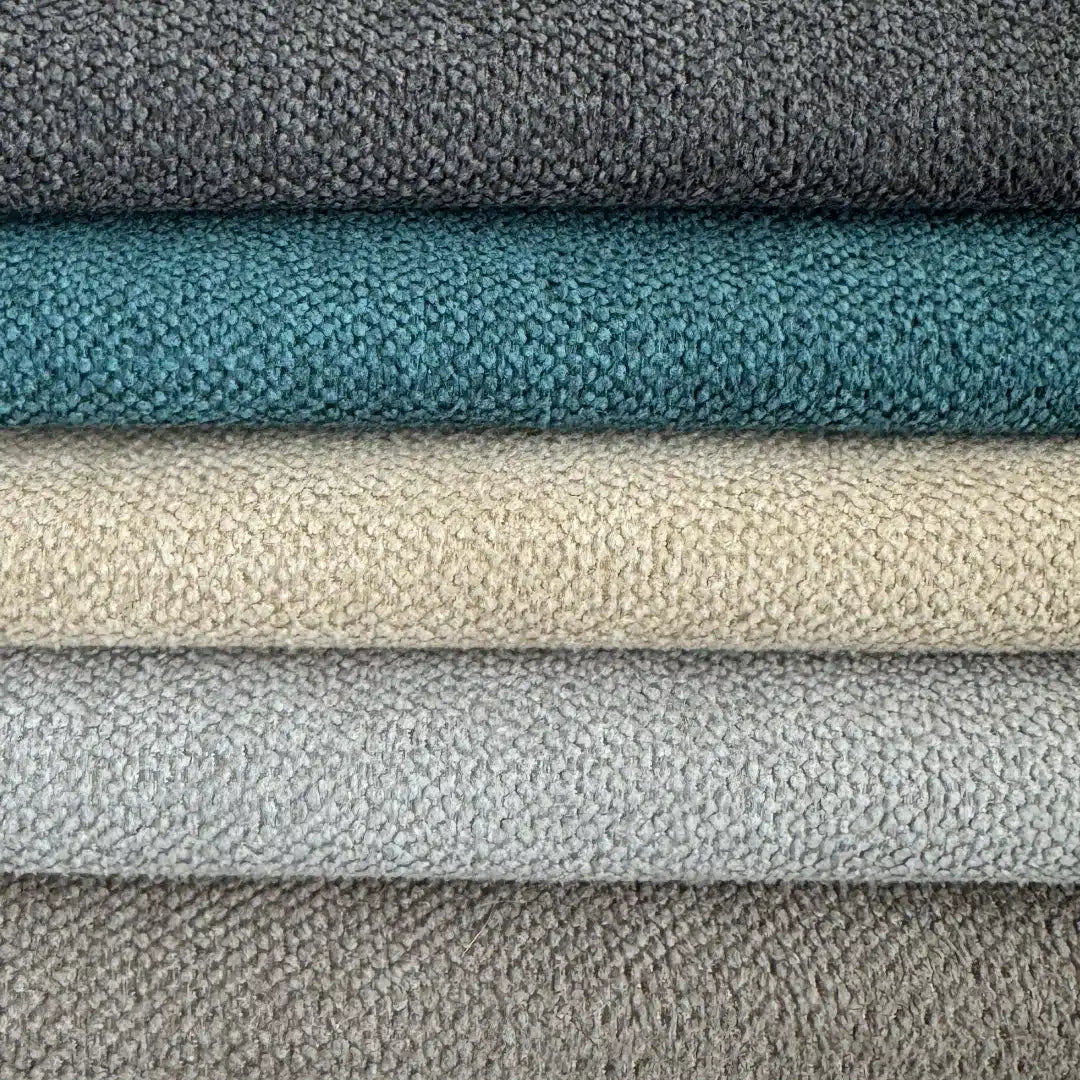 Stoffmuster Samtpfote in verschiedenen Farben. Anthrazit, blau, camel, lichtgrau, grau.